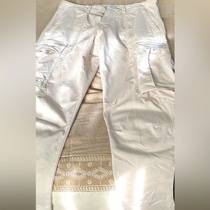 Zara White Colored Cargo Pants. Size 31 x 30 only worn twice, great condition!